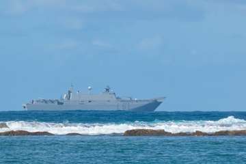 Cuatro países participan en ejercicios de desembarco frente a Las Canteras (Foto Antonio Rico)